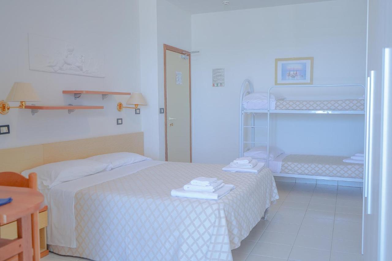 Hotel Continental Cattolica Exterior foto