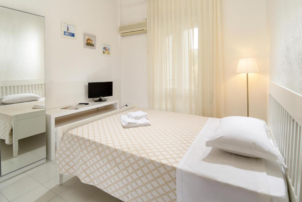 Hotel Continental Cattolica Exterior foto